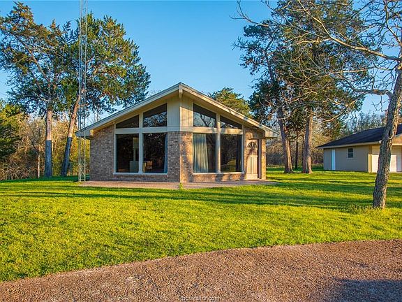 2nd image of 9880 Lake Forest Cir