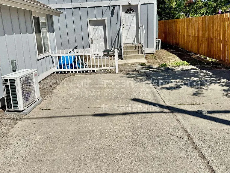 1212 E Sherman Ave — Photo 12