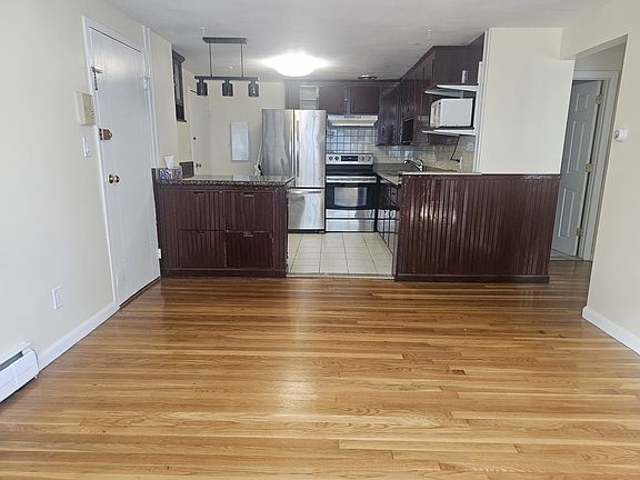 4th image of 20 Miller St Unit 6
