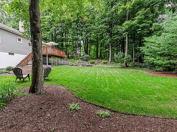 3rd image of 76 Barry Dr N