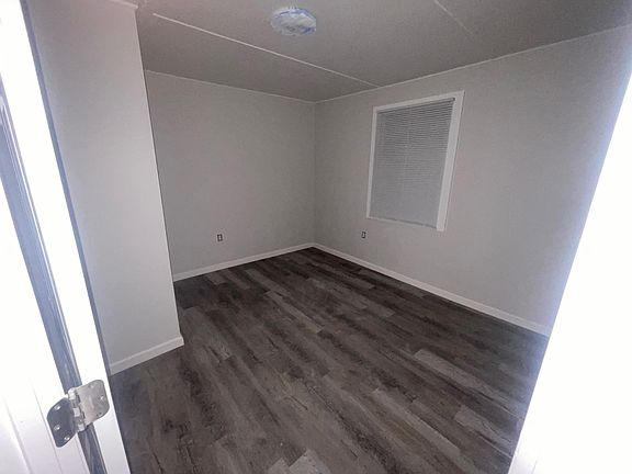 5th image of 525 New Berlin Rd