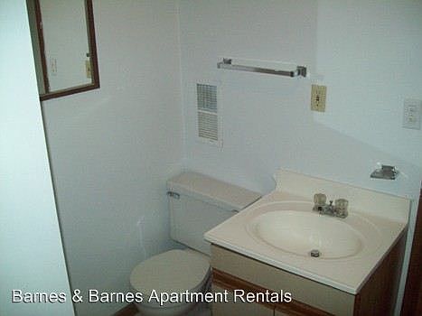 4th image of 418 N River St