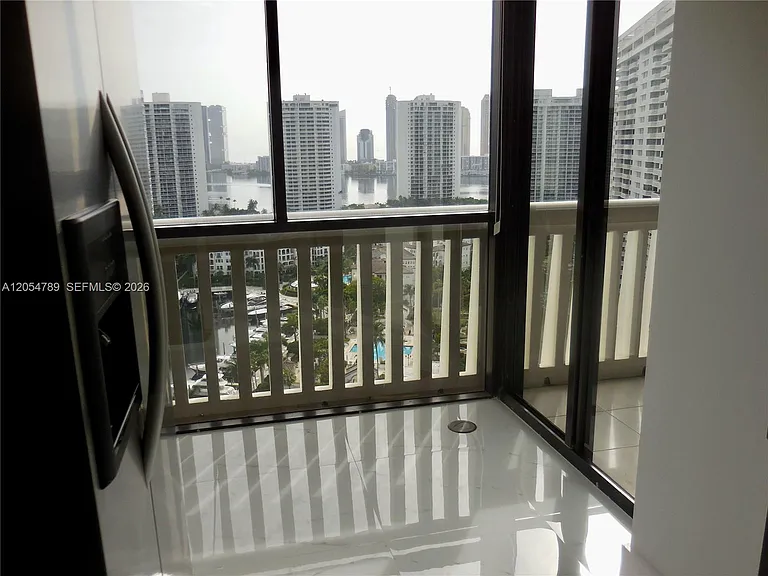 1000 Island Blvd #2308 — Photo 21