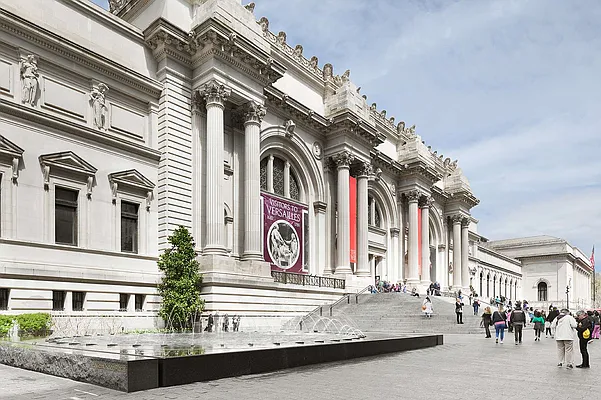 Sold by Compass | media 19