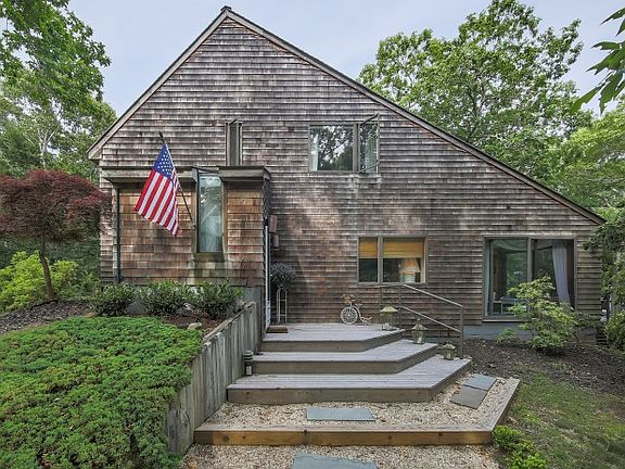 3rd image of 11 Pond Park Pl