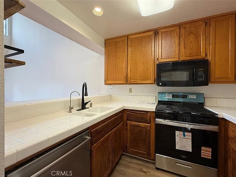 1445 Brett Pl #319 — Photo 3