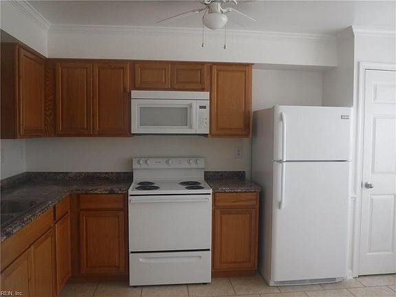 3rd image of 841 Nottaway Dr