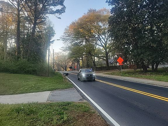 4th image of 4004 Washington Rd