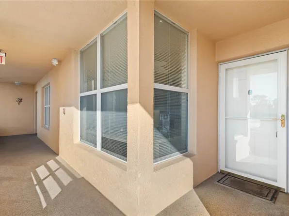 4550 Pinebrook Cir APT 302, Bradenton, FL 34209