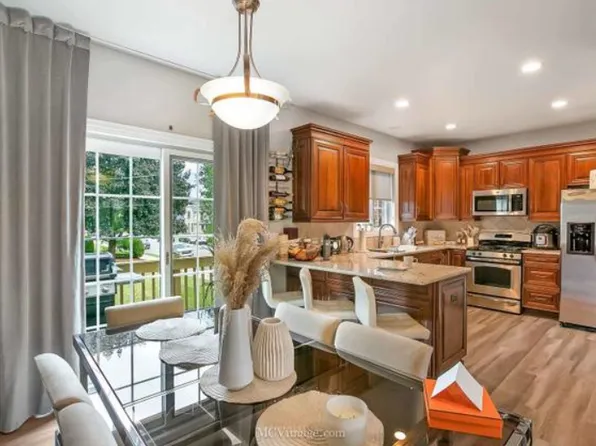 146 Kimball St, Elgin, IL 60120