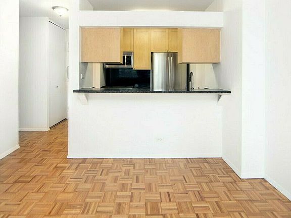 5th image of 424 W End Ave #402