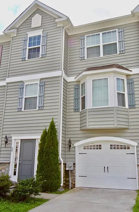 3 bed, 2403 sqft, $2,800 — Photo 3