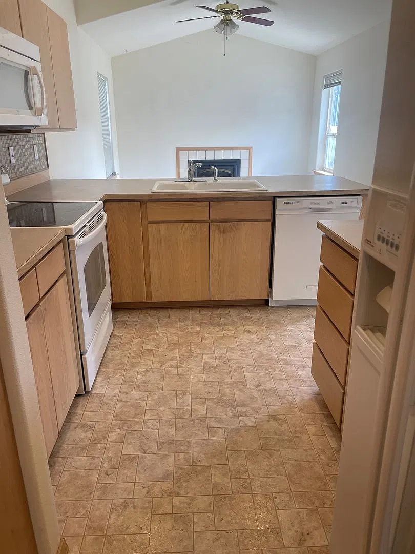 Now renting 3 bedroom House — Photo 3