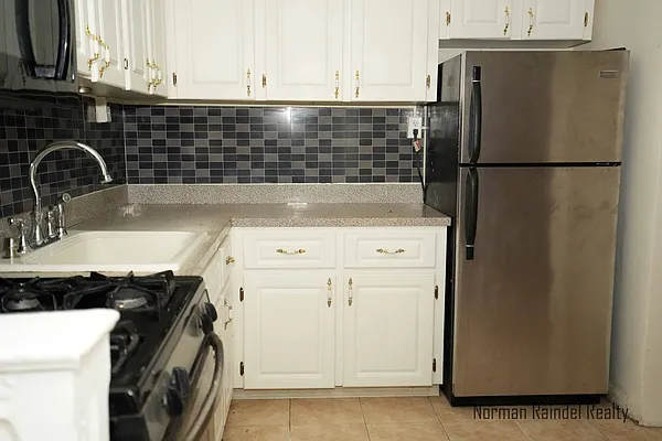 Rented by Norman Raindel, LREB | media 32