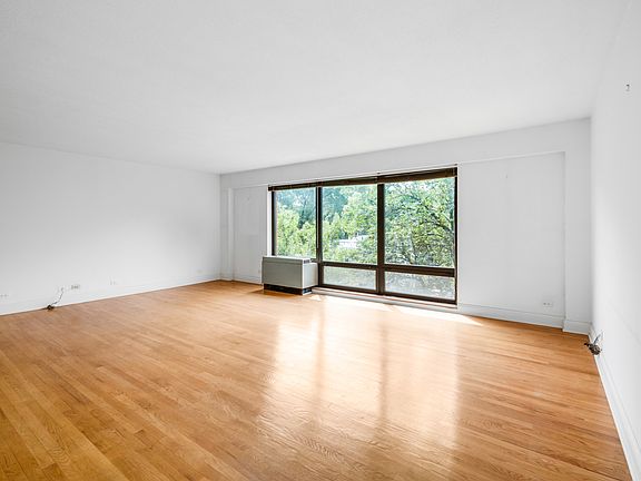 2nd image of 1115 S Plymouth Ct APT 311
