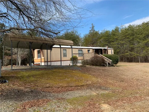 2043 Piney Mountain Rd, Walnut Cove, NC 27052