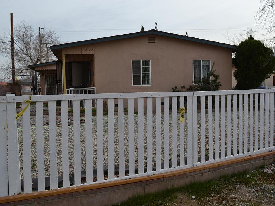 1st image of 842 W Avenue H14