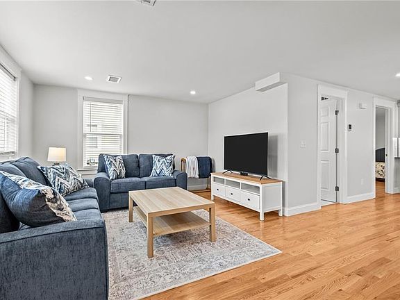 2nd image of 484 Thames St