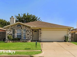 721 Valley Spring Dr, Arlington, TX 76018