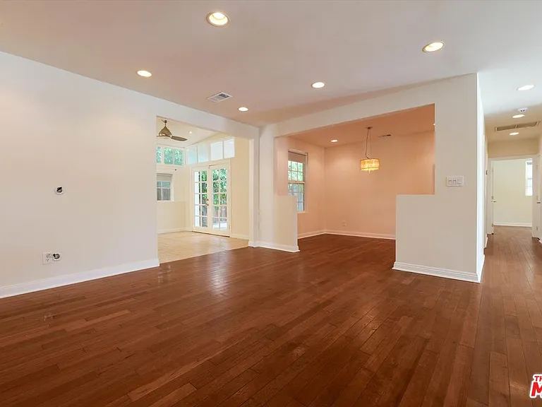 22750 Clarendon St — Photo 14