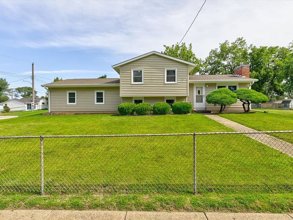1st image of 3932 E Douglas Ave