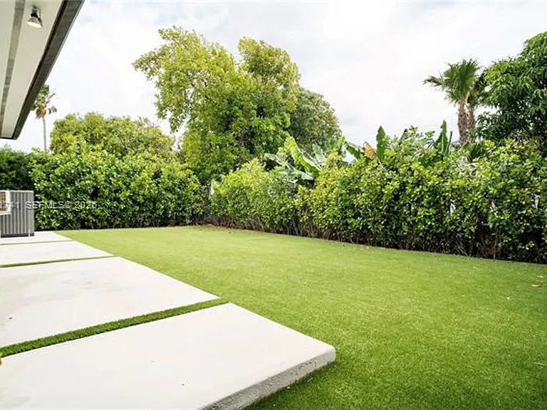 8811 Carlyle Ave — Photo 44