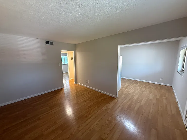 7201 Sarah St #9 — Photo 7