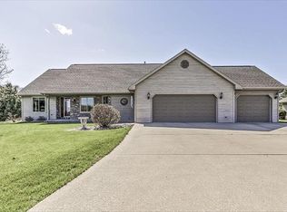 2795 Saint Pats Dr, Suamico, WI 54313
