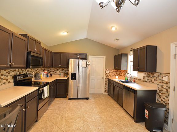4th image of 215 Parnell Rd