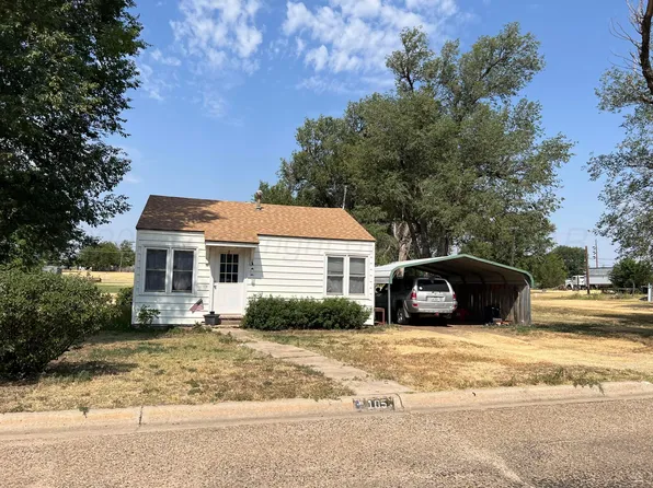 105 Plummer St, Darrouzett, TX 79024