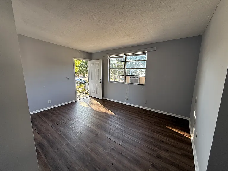 1720 Union St W #2 — Photo 3