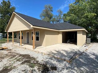 606 Pearl St, East Lynne, MO 64743