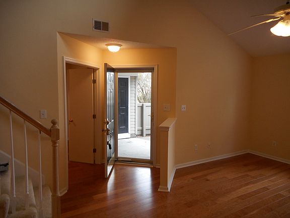 3rd image of 3861 Lasalle Dr APT 107