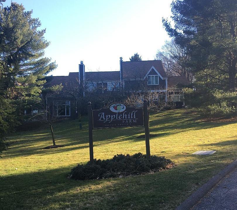 1st image of 12 Hillside Pl
