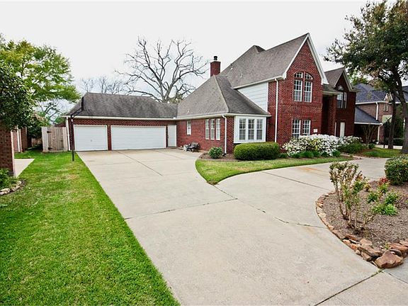 Circular Drive, and Extended 3 Car Garage - every man's dream!
