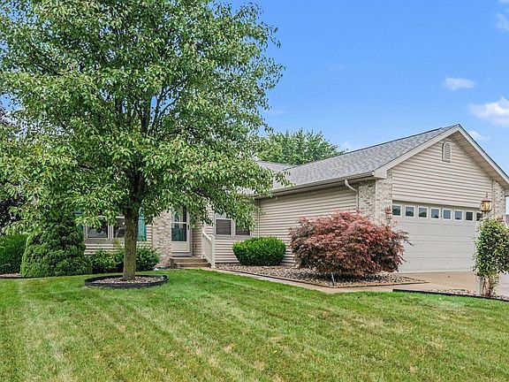 3rd image of 3809 Streamview Ct