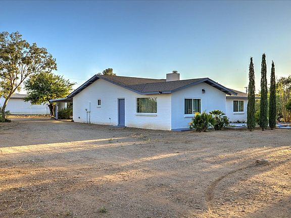 3rd image of 2442 E Roslyn Ln