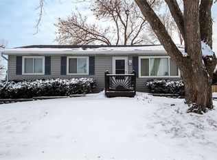1305 Eisenhower Rd, Hiawatha, IA 52233