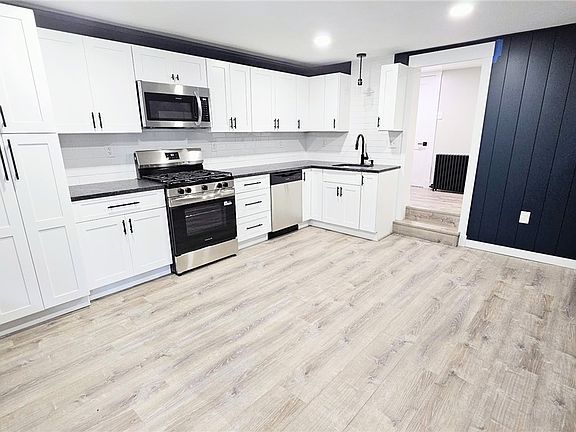5th image of 123 Frederick St