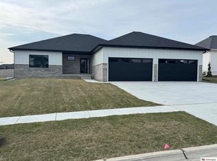 8825 Ranch Gate Rd, Lincoln, NE 68520