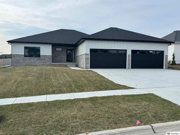 8825 Ranch Gate Rd, Lincoln, NE 68520