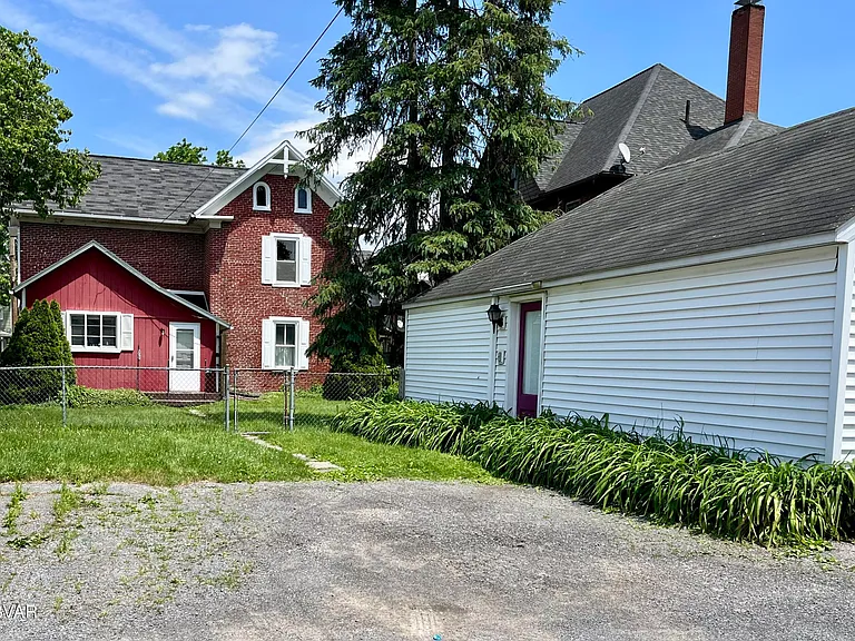 336 Hastings St — Photo 5