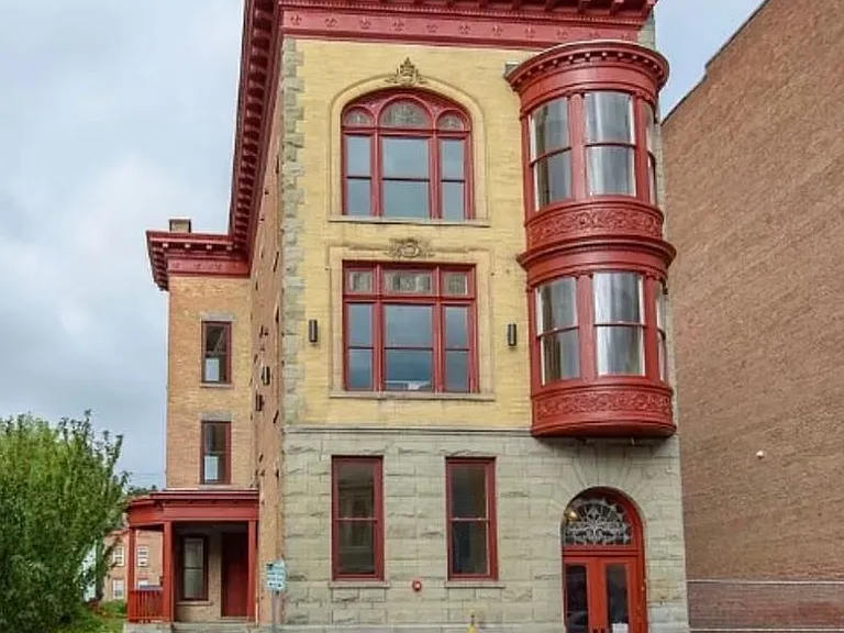 Stylish 1-Bedroom Apartment with Modern Upgrades in Cohoes — Photo 24