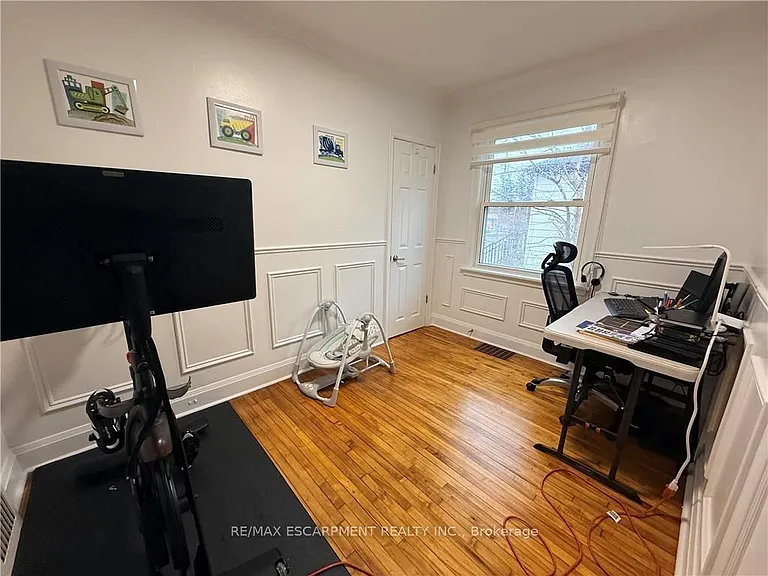 501 Upper Wellington St — Photo 9