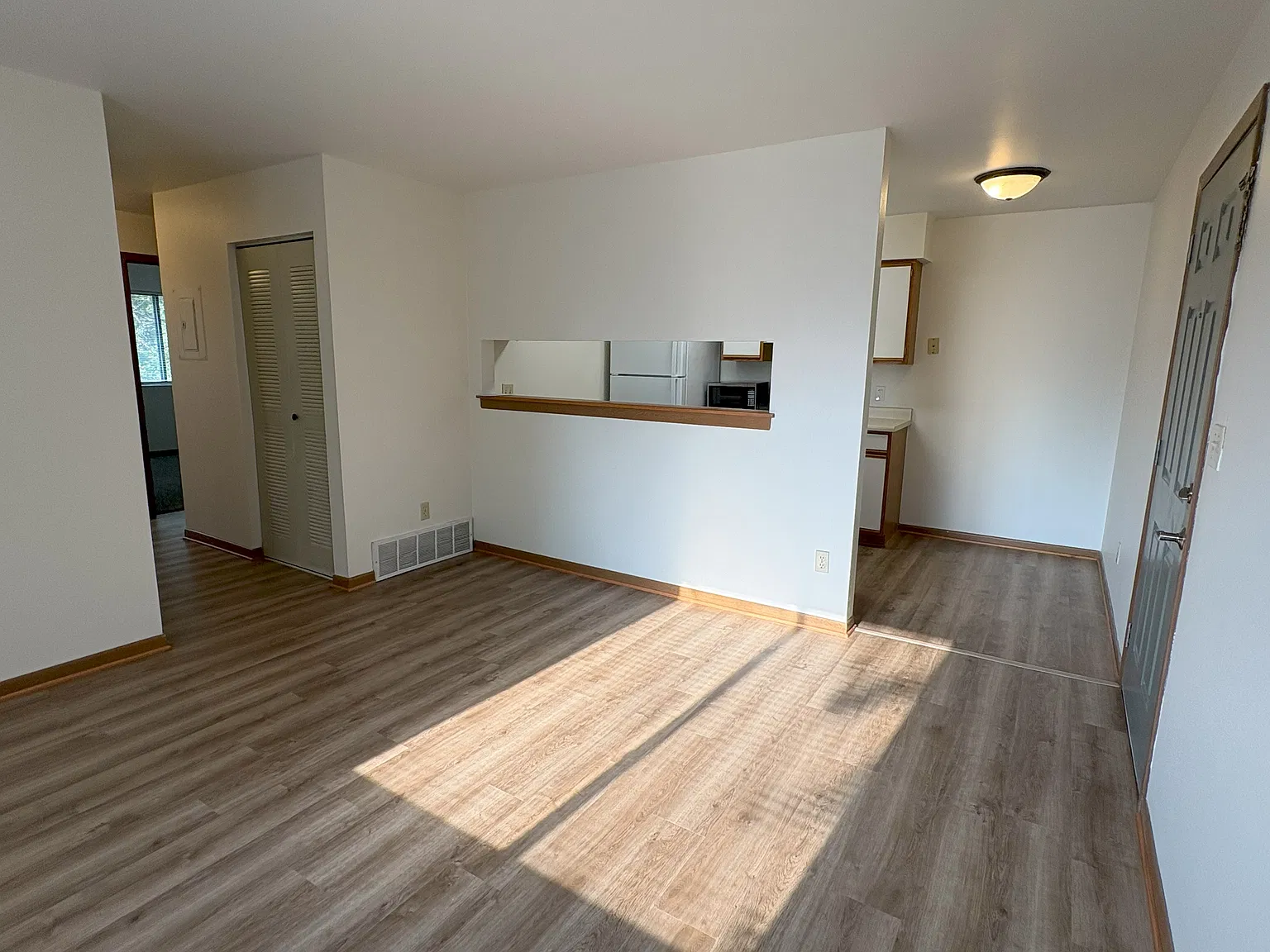 2 bed, 765 sqft, $1,380 — Photo 3