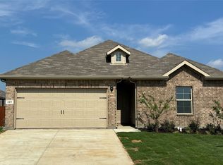 220 Tyler St, Grandview, TX 76050