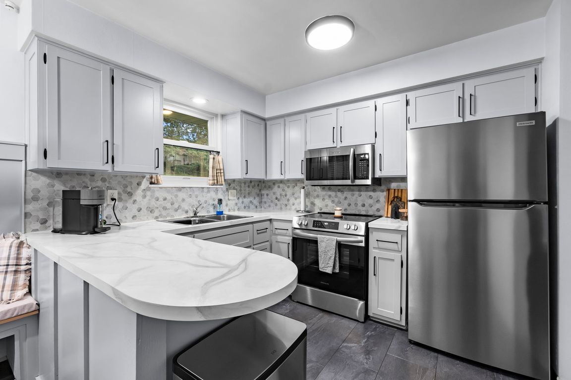 next background image