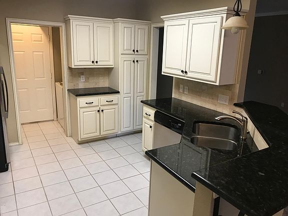 2nd image of 207 Woodbridge Cir