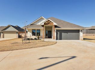 208 Camellia Cir, Noble, OK 73068