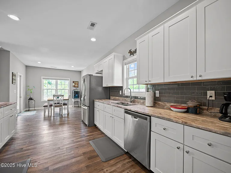 512 Hazelwood Dr — Photo 10